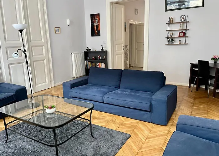 Rakoczi Apt