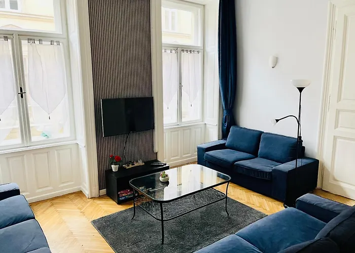 Rakoczi Apt