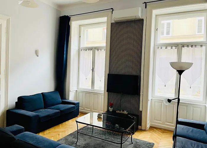 Rakoczi Apt